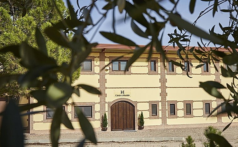 Casas de Hualdo y paisaje de olivar